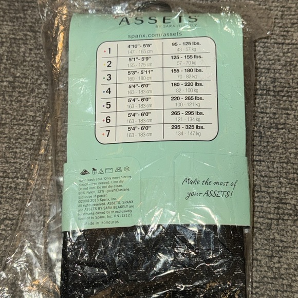 Love Your Assets Tights - Picture 2 of 2